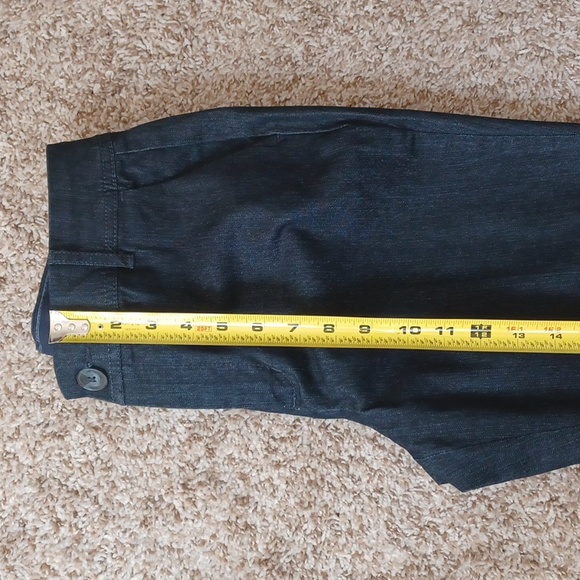CHRISTOPHER BANKS denim capris w/ pockets & zipper/button closure.  Size 4 - Picture 6 of 13